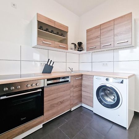 Raj Living - 1 Or 4 Room Apartments - 15 Min To Messe Dus - 10 Min Old Town Dus Dusseldorf Exterior photo