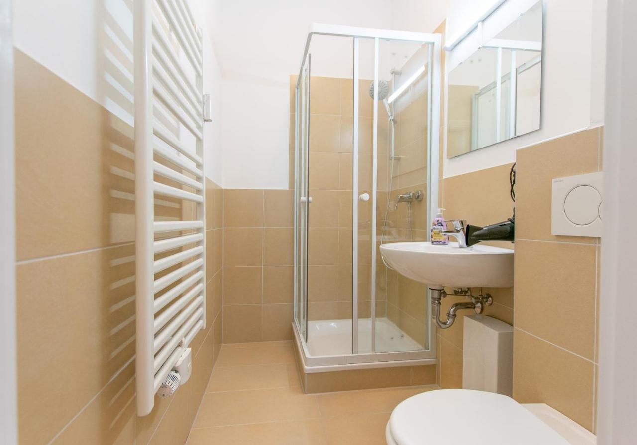 Raj Living - 1 Or 4 Room Apartments - 15 Min To Messe Dus - 10 Min Old Town Dus Dusseldorf Exterior photo